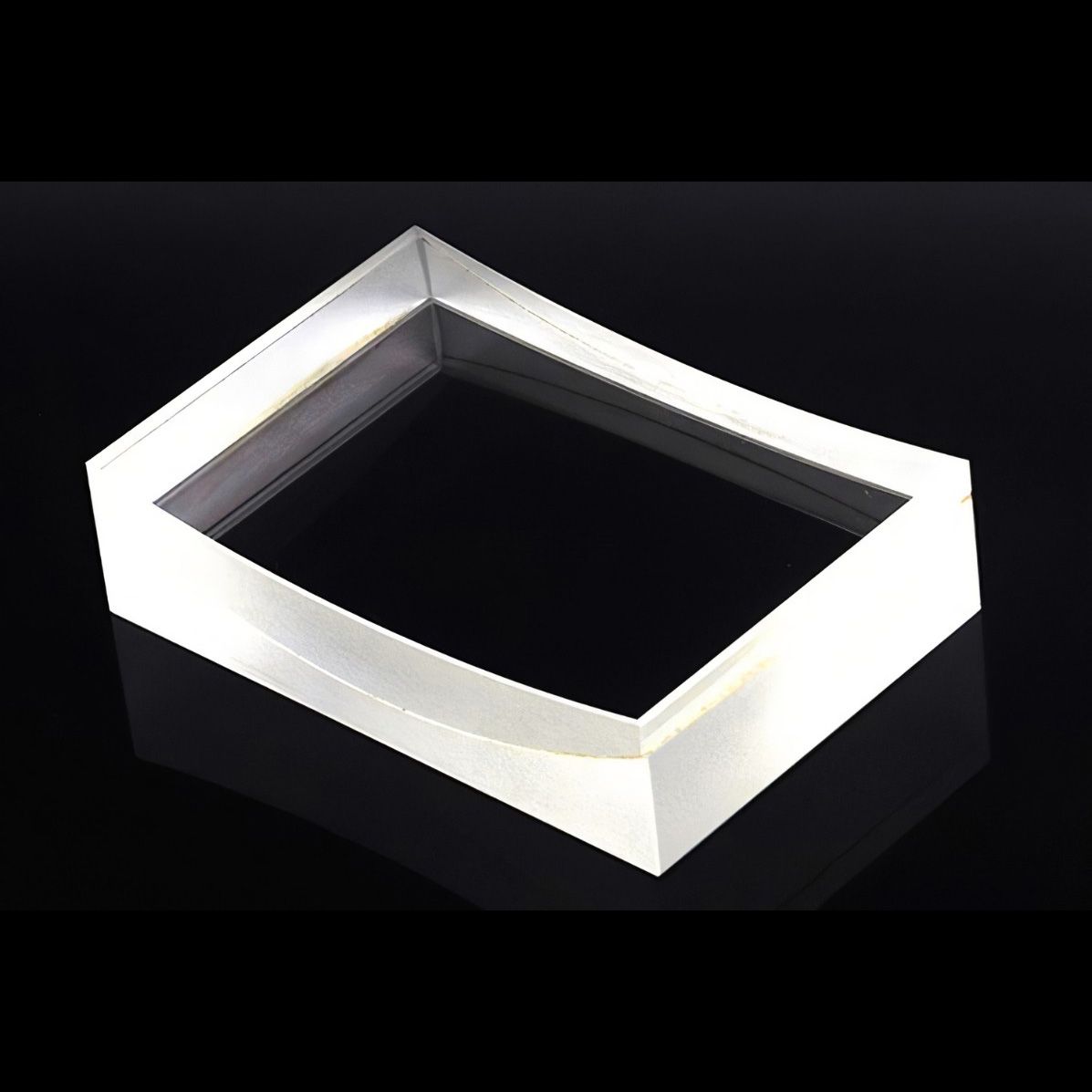Achromatic cylindrical lens