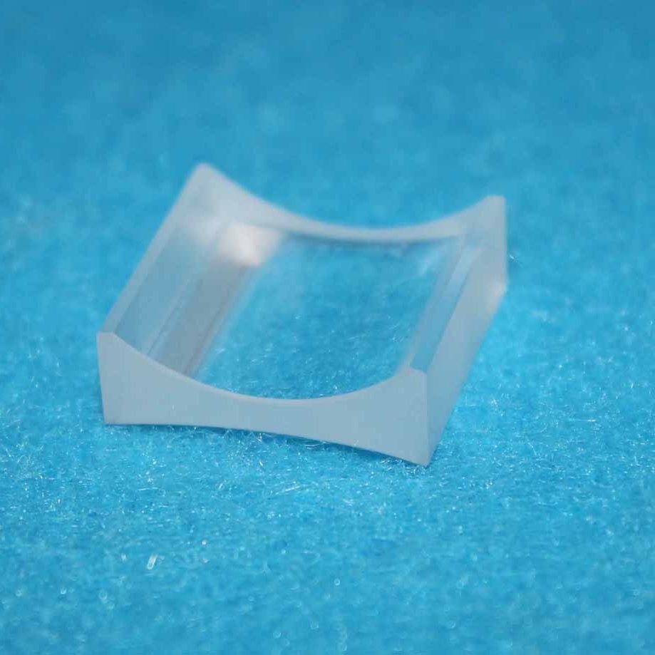 Double concave cylindrical lens