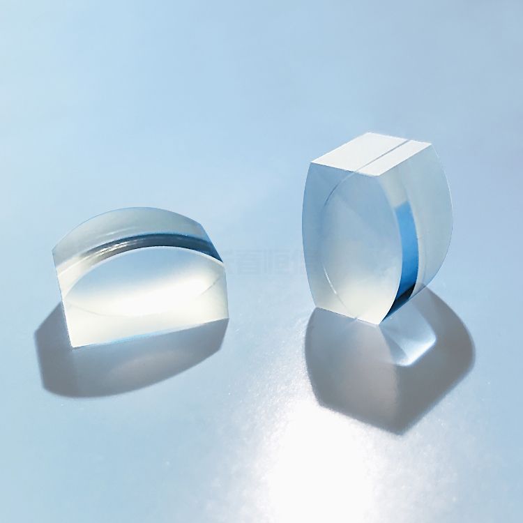Achromatic cylindrical lens