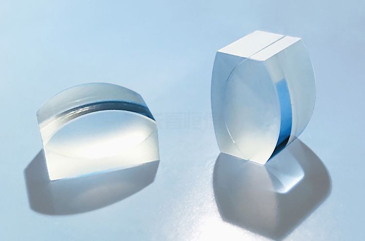 Achromatic cylindrical lens