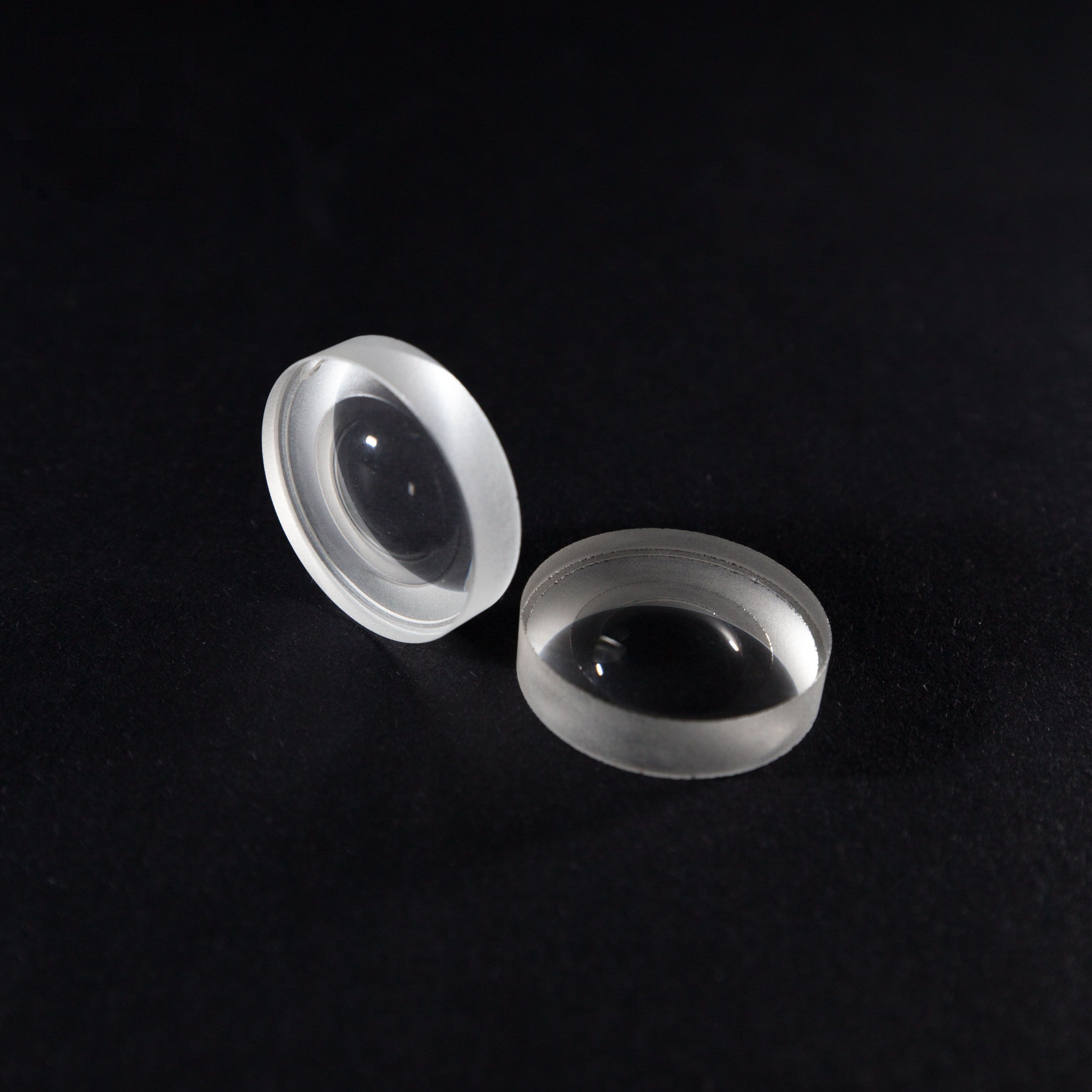 Double convex spherical lens