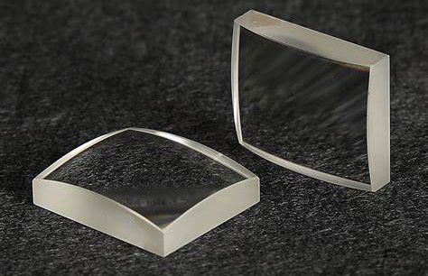 Orthogonal cylindrical lens