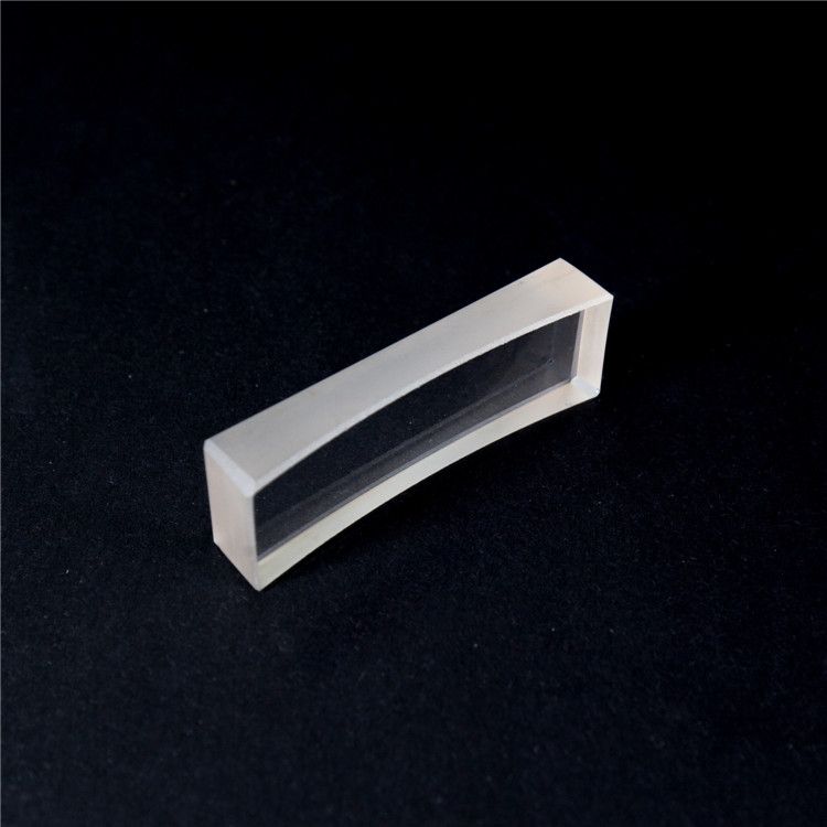 Double concave cylindrical lens